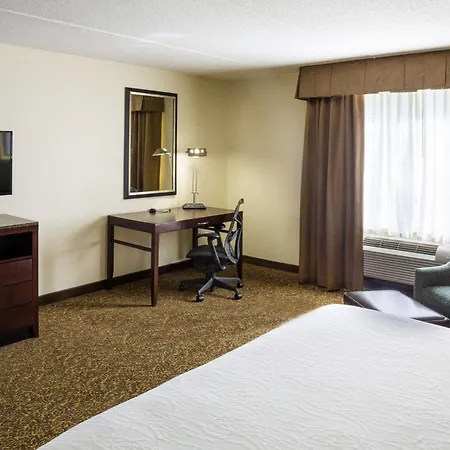 Hilton Garden Inn Hampton Coliseum Central Exterior foto